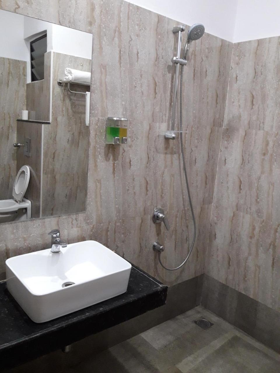 Cosmopolitan Hotels Madurai Buitenkant foto