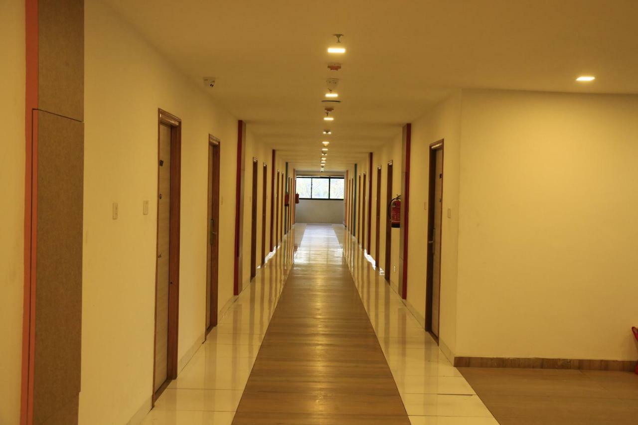 Cosmopolitan Hotels Madurai Buitenkant foto